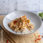 Rotes Hähnchencurry mit Reis